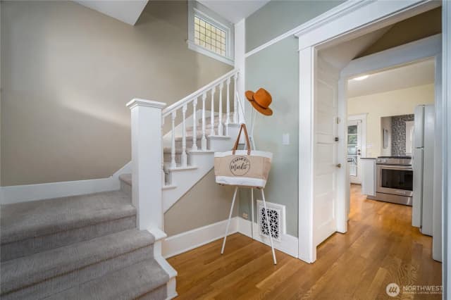 Property photo for 2428 5th Avenue W, Seattle photo 3