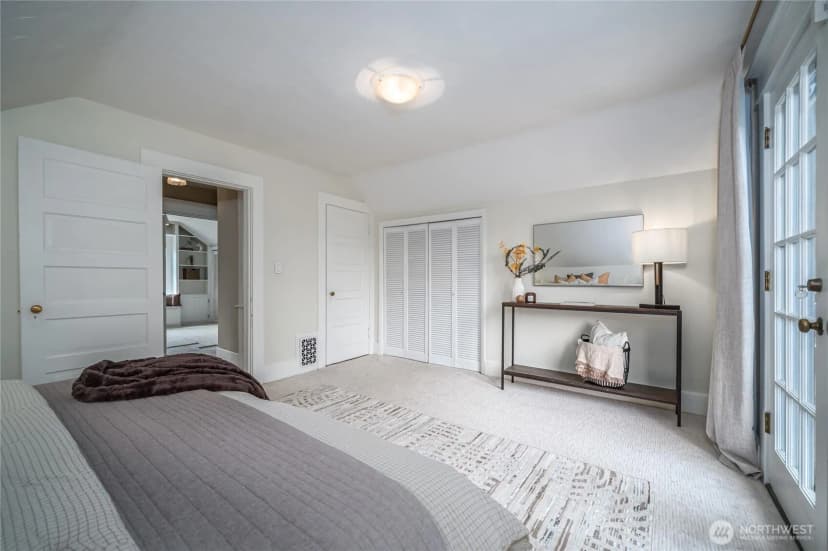 Property photo for 2428 5th Avenue W, Seattle photo 15