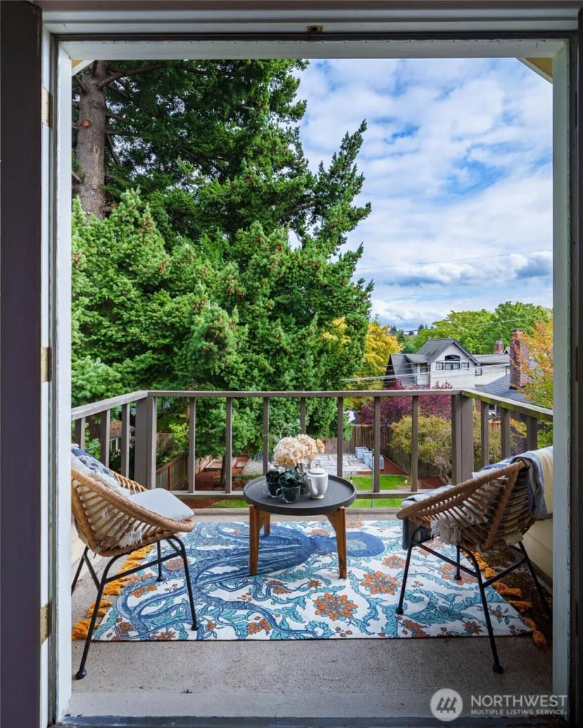 Property photo for 2428 5th Avenue W, Seattle photo 17