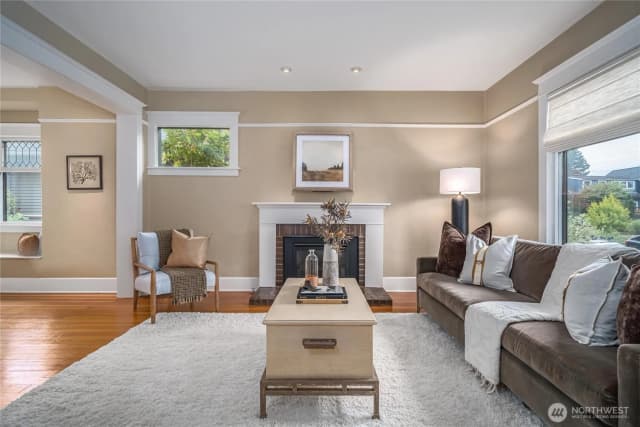 Property photo for 2428 5th Avenue W, Seattle photo 5