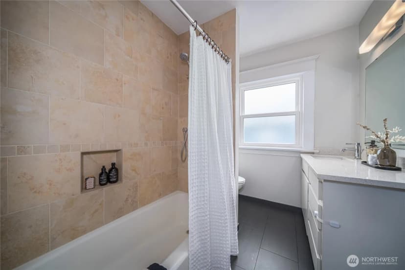 Property photo for 2428 5th Avenue W, Seattle photo 19