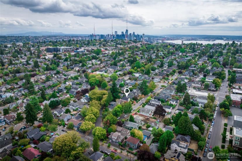 Property photo for 2428 5th Avenue W, Seattle photo 33
