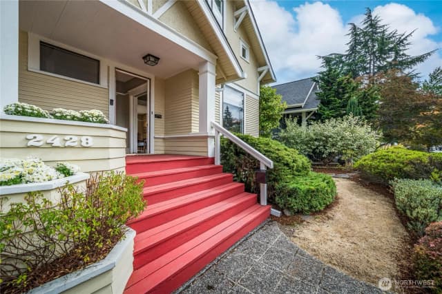 Property photo for 2428 5th Avenue W, Seattle photo 2