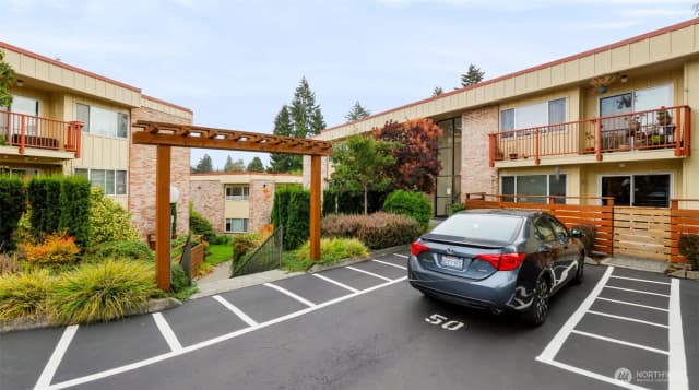 Property photo for 425 45th Street Sw #208, Everett photo 2