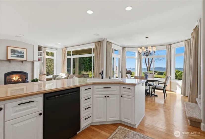 Property photo for 13002 Marine Drive, Marysville photo 7