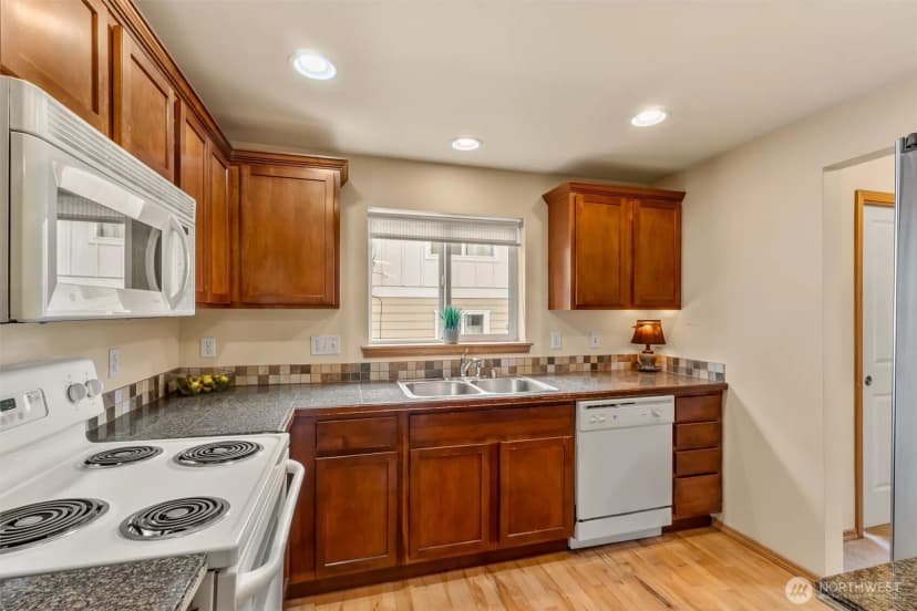 Property photo for 8810 Delridge Way Sw #a, Seattle photo 6