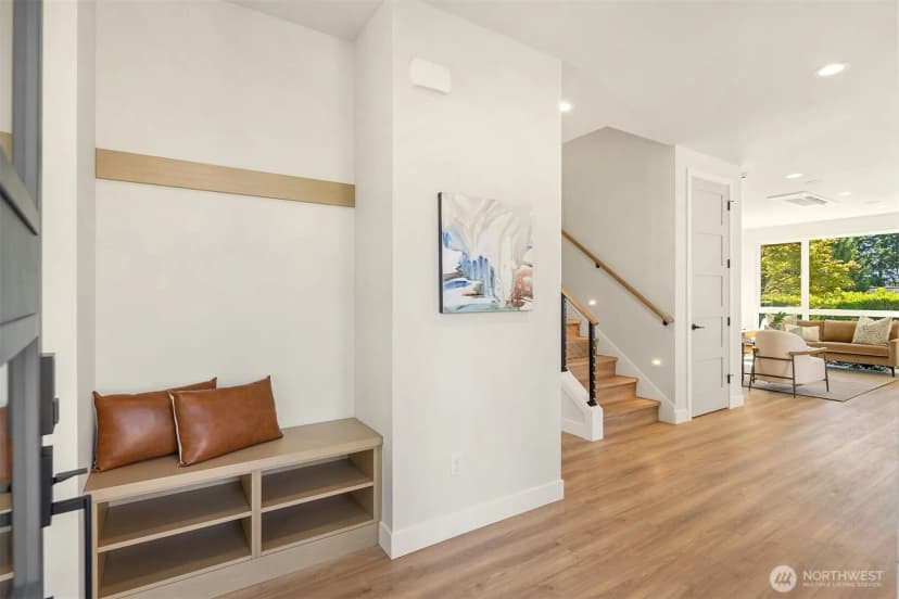 Property photo for 547 16th Avenue W, Kirkland photo 5