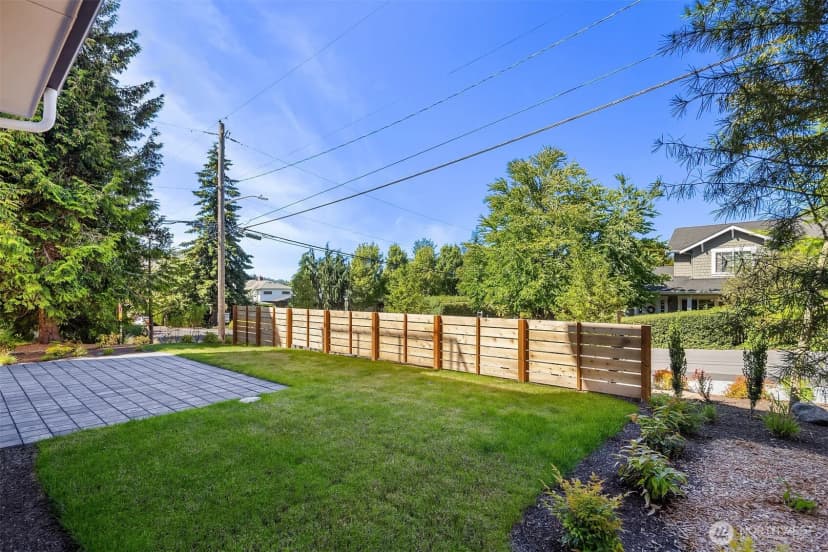 Property photo for 547 16th Avenue W, Kirkland photo 18