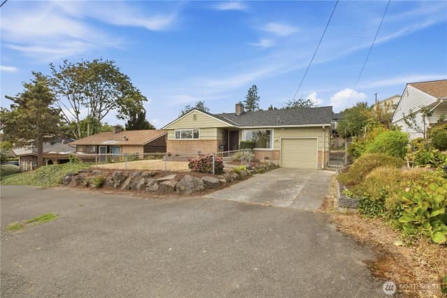 Property photo for 8019 E 36th Avenue S, Seattle photo 4
