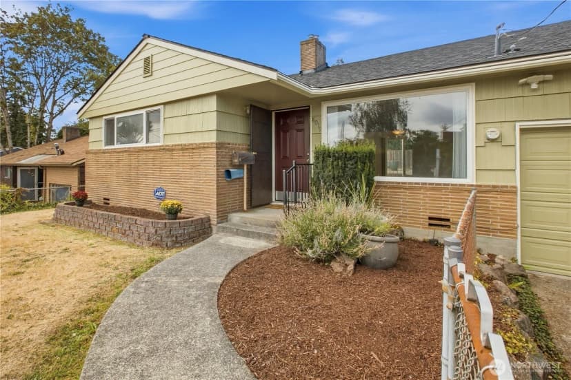 Property photo for 8019 E 36th Avenue S, Seattle photo 2