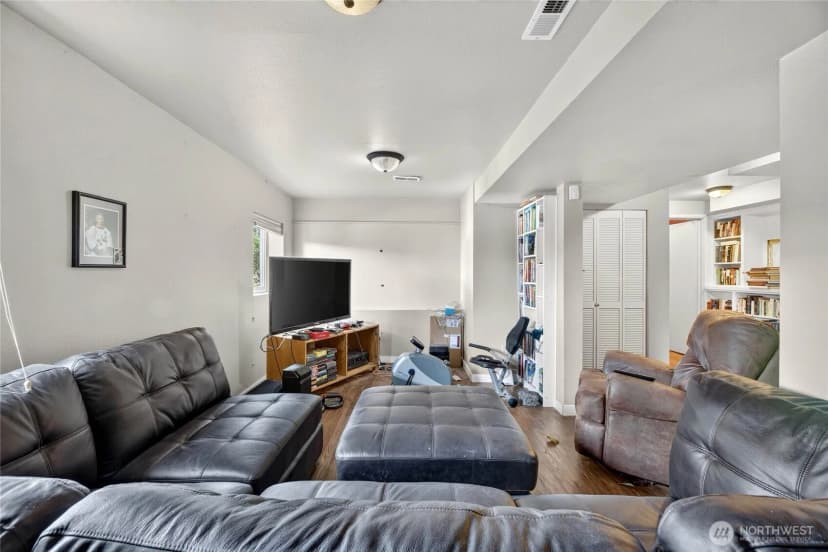 Property photo for 4702 45th Avenue Sw, Seattle photo 19