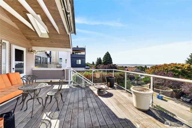 Property photo for 4702 45th Avenue Sw, Seattle photo 3