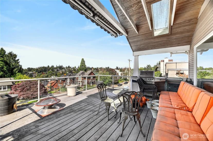 Property photo for 4702 45th Avenue Sw, Seattle photo 5