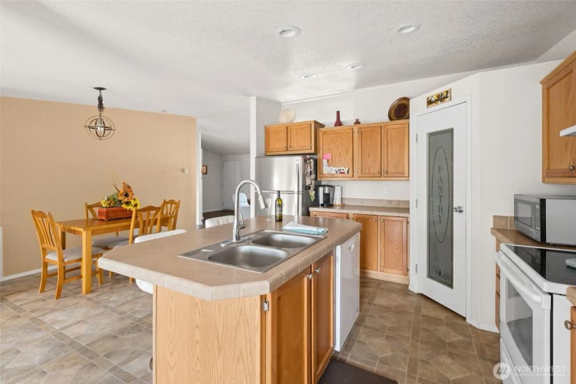Property photo for 819 Gabrielson Road, Oak Harbor photo 12