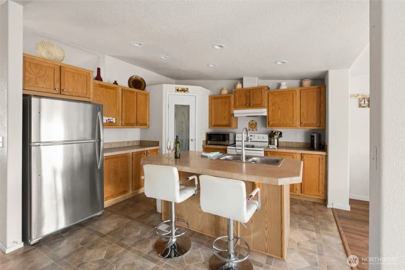 Property photo for 819 Gabrielson Road, Oak Harbor photo 10