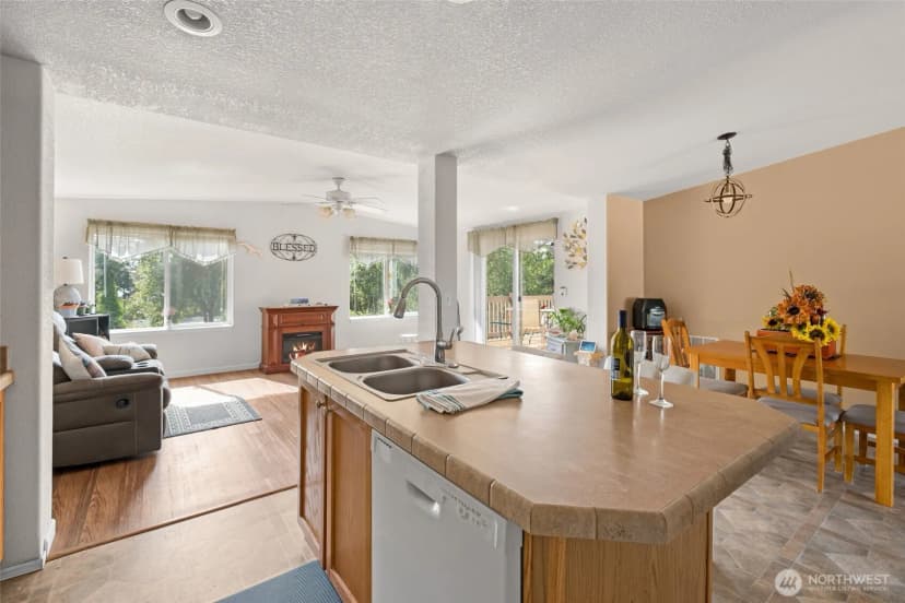 Property photo for 819 Gabrielson Road, Oak Harbor photo 11