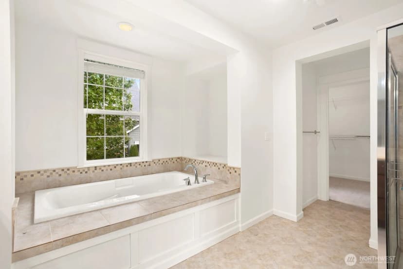 Property photo for 14017 Se 21st Place, Bellevue photo 12