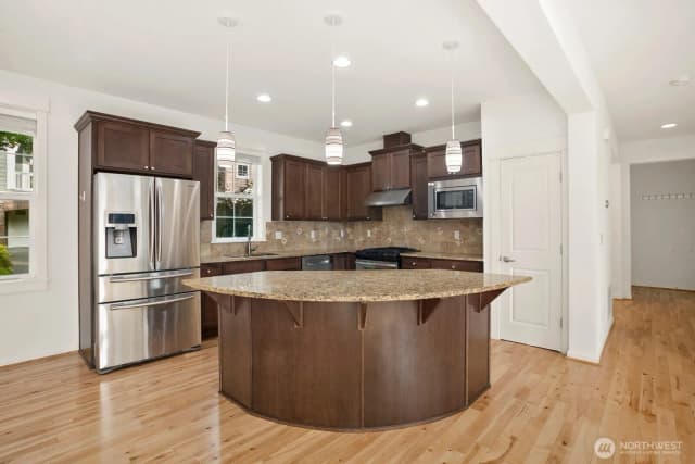 Property photo for 14017 Se 21st Place, Bellevue photo 3