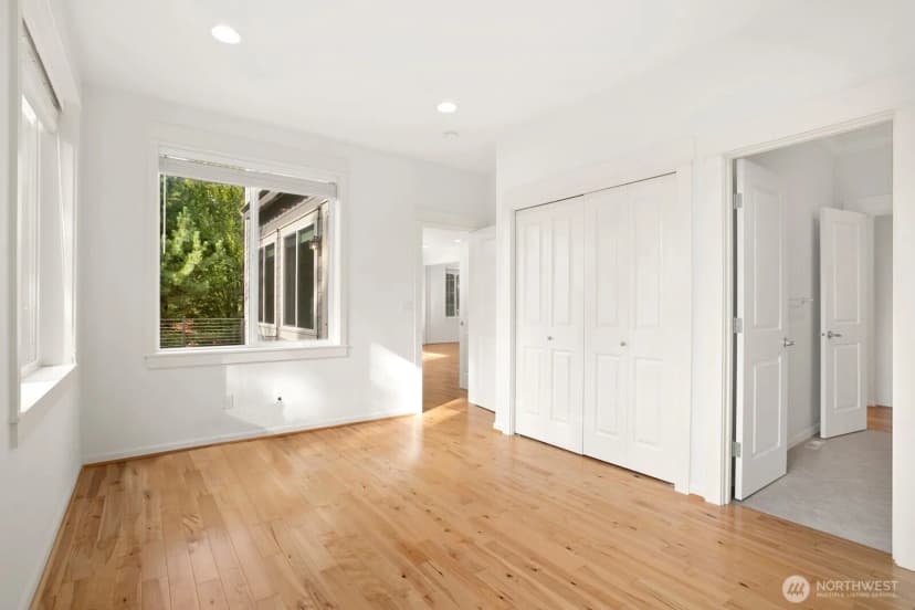 Property photo for 14017 Se 21st Place, Bellevue photo 5