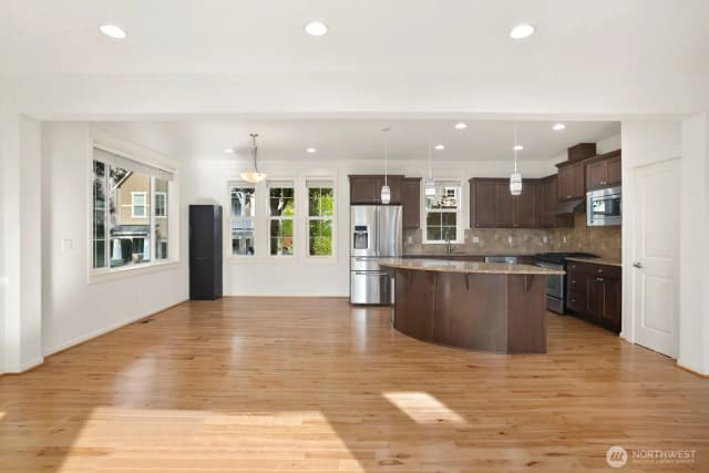 Property photo for 14017 Se 21st Place, Bellevue photo 4