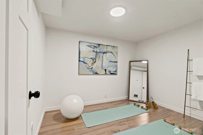 Property photo for 8456 6th Avenue Sw, Seattle photo 9