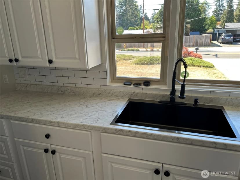 Property photo for 9015 Hipkins Road Sw, Lakewood photo 3