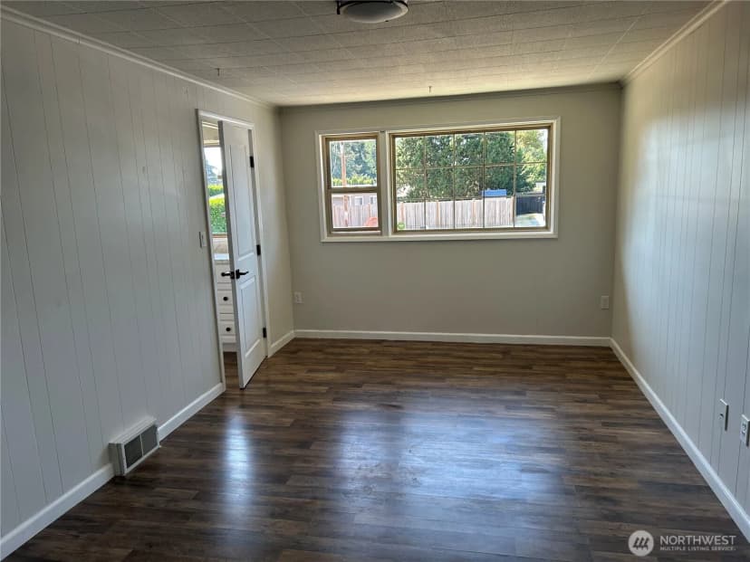 Property photo for 9015 Hipkins Road Sw, Lakewood photo 2