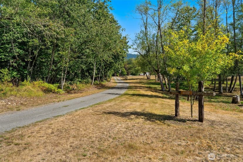 Property photo for 41328 305th Avenue Se, Enumclaw photo 4