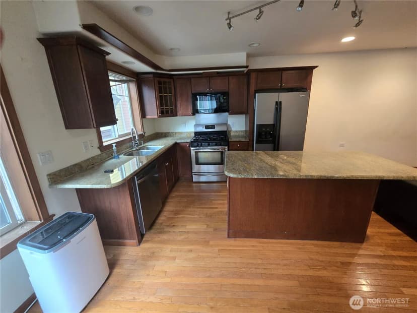 Property photo for 6819 Weedin Place Ne, Seattle photo 3