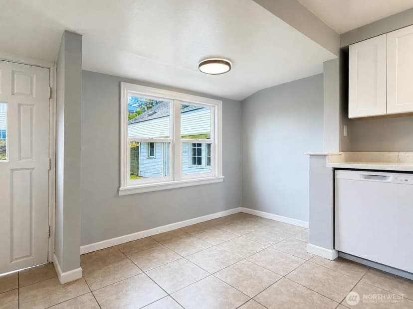Property photo for 574 Bronson Way Ne, Renton photo 11