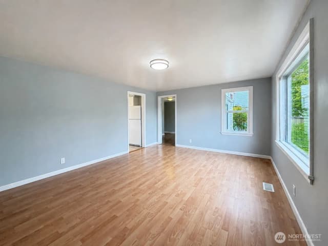 Property photo for 574 Bronson Way Ne, Renton photo 5