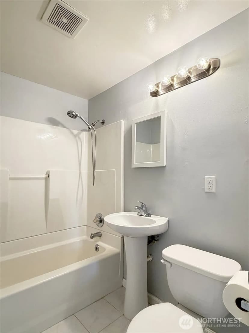 Property photo for 574 Bronson Way Ne, Renton photo 22