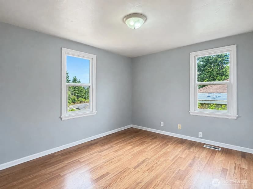 Property photo for 574 Bronson Way Ne, Renton photo 21