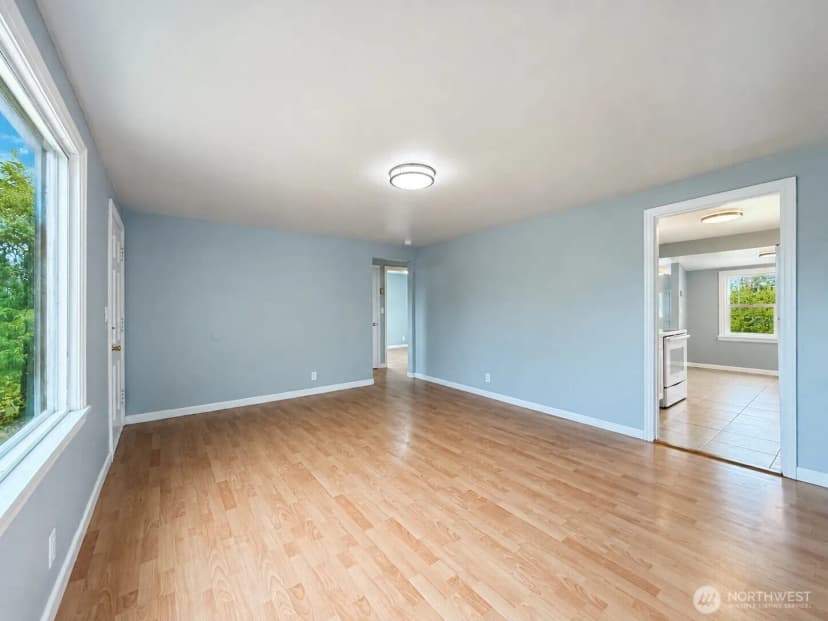 Property photo for 574 Bronson Way Ne, Renton photo 7
