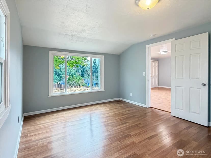 Property photo for 574 Bronson Way Ne, Renton photo 17