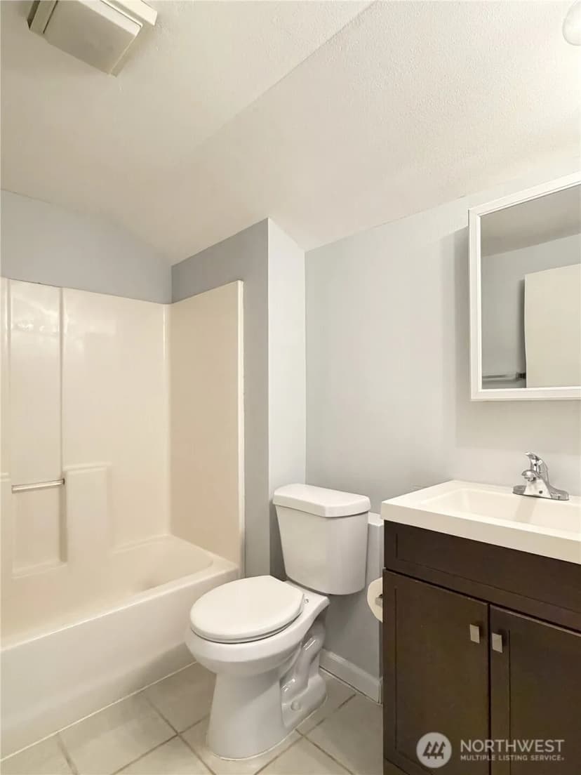 Property photo for 574 Bronson Way Ne, Renton photo 18