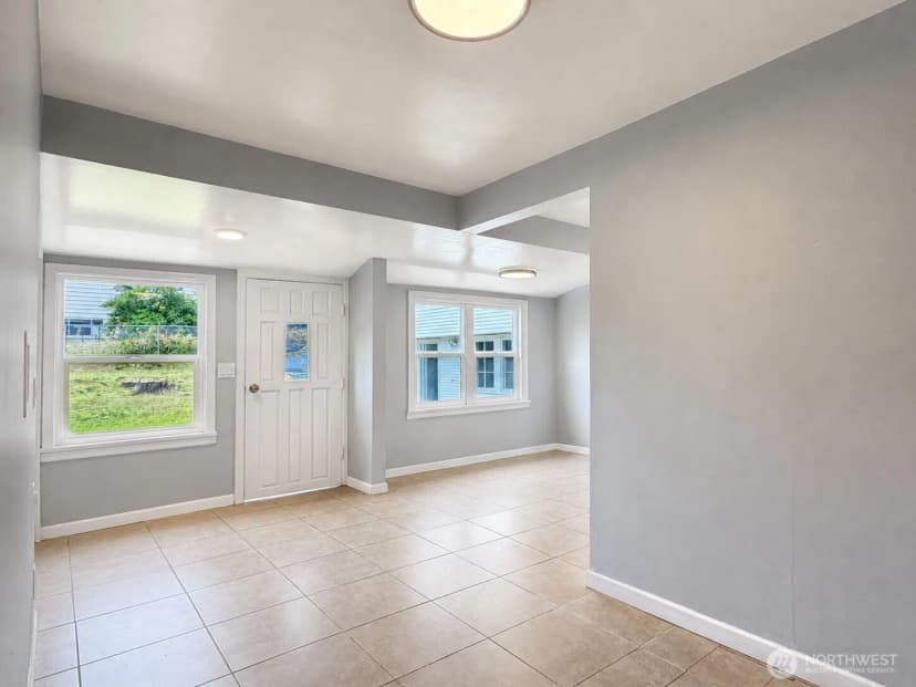Property photo for 574 Bronson Way Ne, Renton photo 15