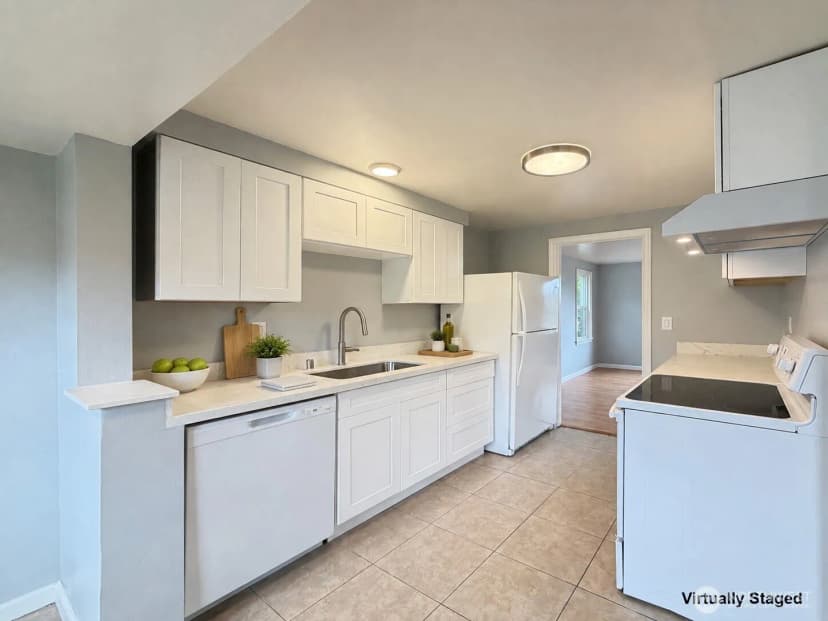 Property photo for 574 Bronson Way Ne, Renton photo 13