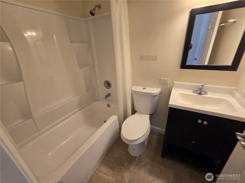 Property photo for 5802 Roosevelt Way Ne, Seattle photo 9