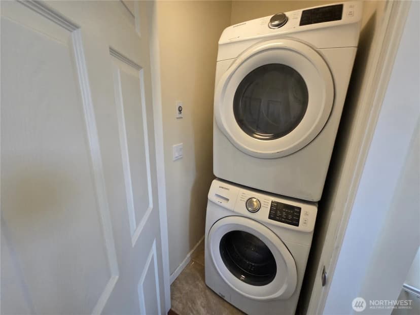 Property photo for 5802 Roosevelt Way Ne, Seattle photo 16