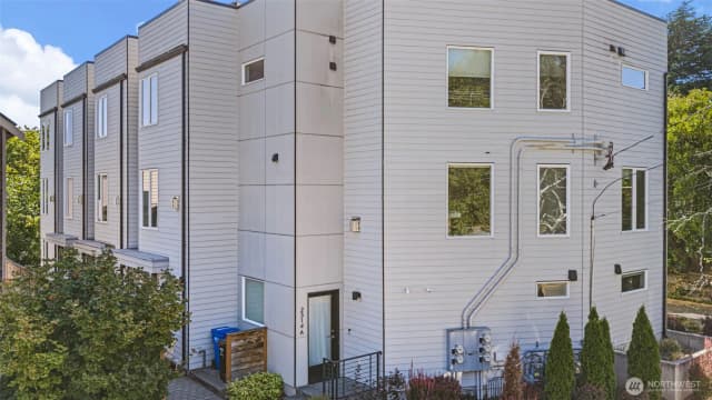 Property photo for 2314 Thorndyke Avenue W #b, Seattle photo 2