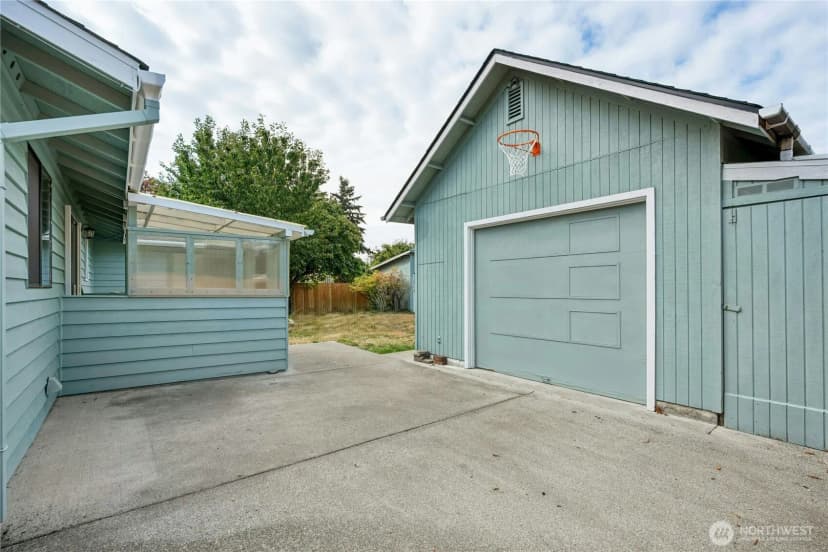 Property photo for 30637 1st Place Sw, Federal Way photo 18