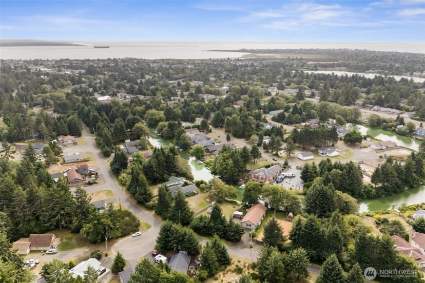 Property photo for 711 Albion Avenue Se, Ocean Shores photo 13