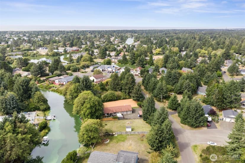 Property photo for 711 Albion Avenue Se, Ocean Shores