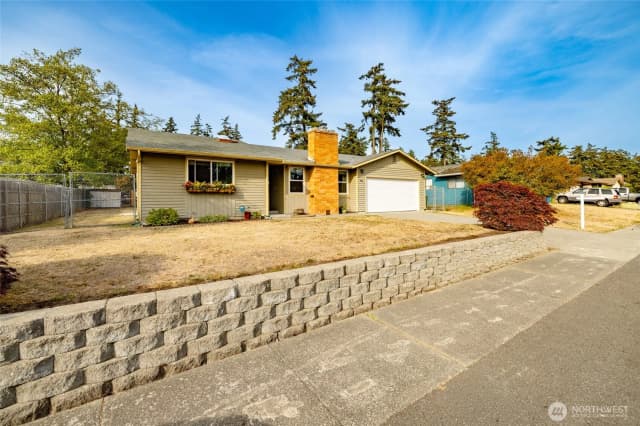 Property photo for 566 Nw 7th Avenue, Oak Harbor photo 2
