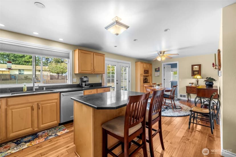 Property photo for 566 Nw 7th Avenue, Oak Harbor photo 13