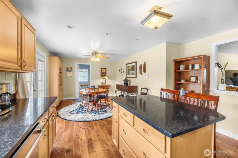 Property photo for 566 Nw 7th Avenue, Oak Harbor photo 16