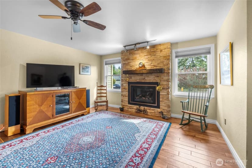 Property photo for 566 Nw 7th Avenue, Oak Harbor photo 6