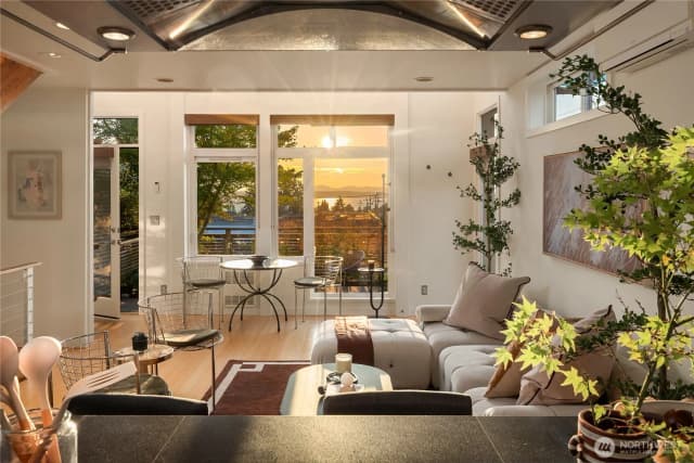 Property photo for 4121 Sw Edmunds Street, Seattle