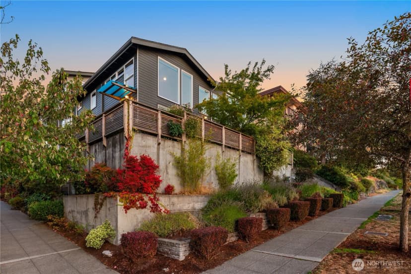 Property photo for 4121 Sw Edmunds Street, Seattle